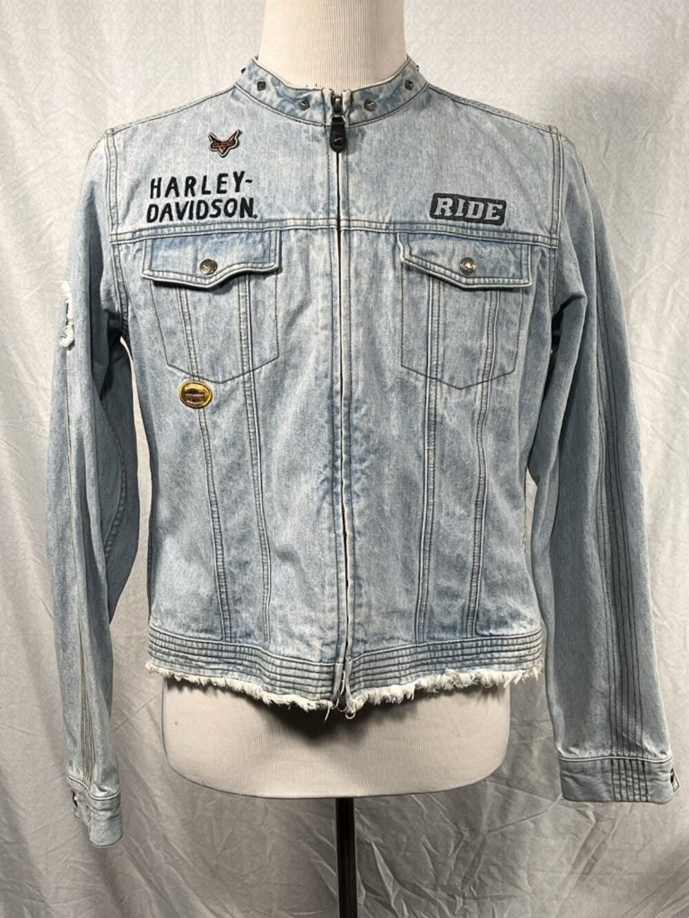 Women’s Sz XL Harley Davidson Denim Jacket Patches Studs Distressed Light Blue